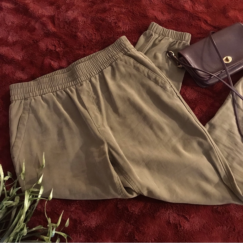 Old Navy Olive Green Women Joggers Size M
